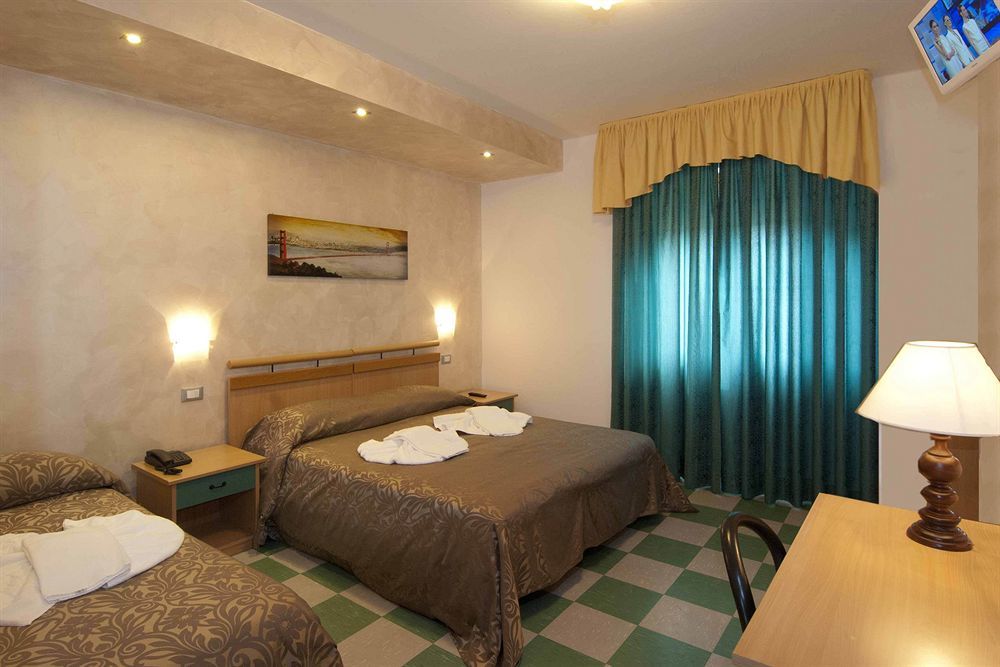 Hotel Italia Garda  Luaran gambar